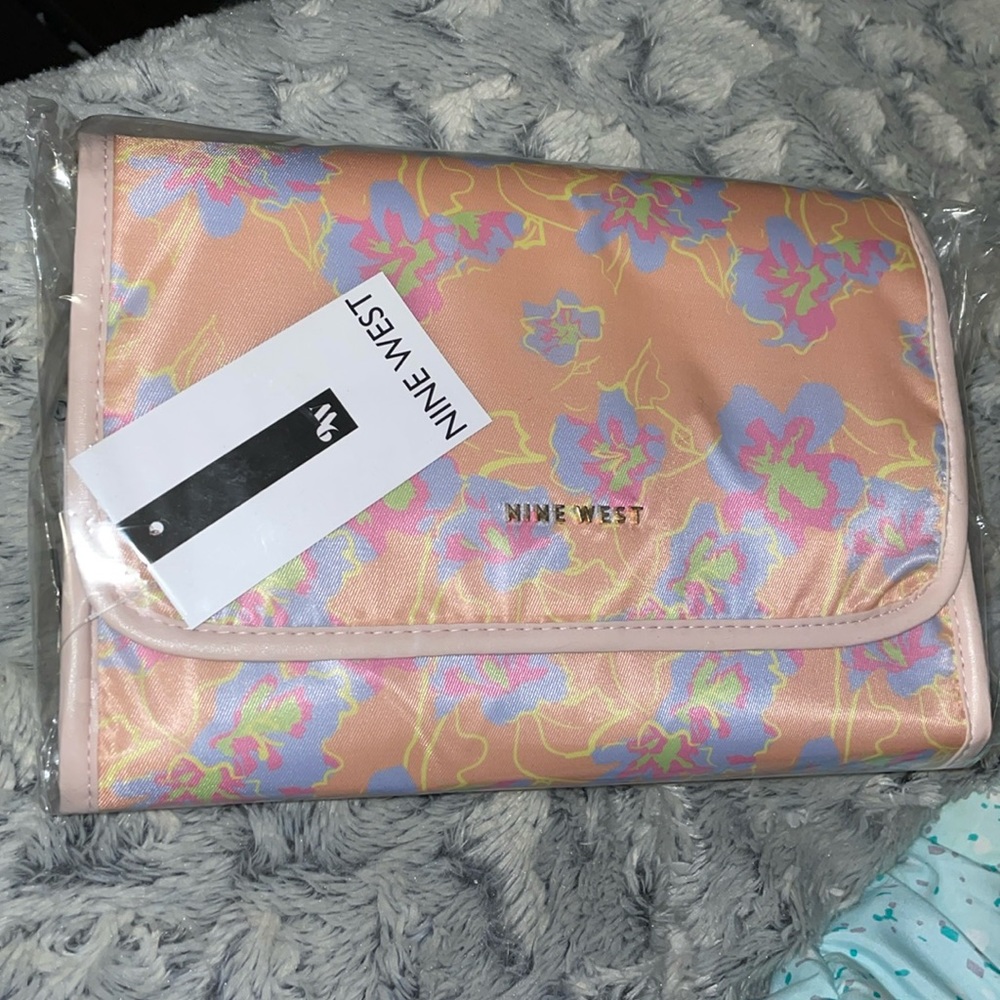 NEW - Nine West Hanging makeup travel bag IN PACKAGE